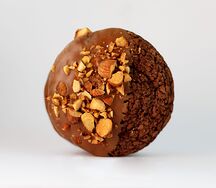 Вупи пай с варёной сгущёнкой в молочном шоколаде