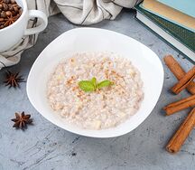 Каша Рисовая молочная с яблоком и корицей