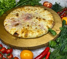 Пирог со свекольным листом и сыром большой