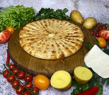 Пирог с картошкой и сыром большой