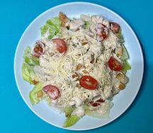 Салат Цезарь с курицей
