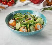 Салат с рулетиками из семги