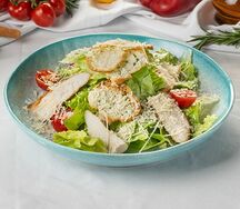 Салат Цезарь с обжаренным куриным филе