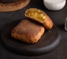 Слойка с яблоком и корицей