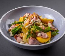 С утиной грудкой и грушей