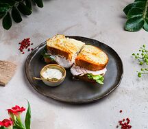 Куриная грудка, романо, соус Цезарь