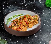 Лапша яичная с лососем терияки