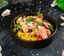Поке с крабом и соусом маракуйя