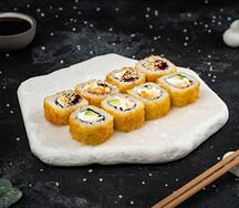 Жареный ролл с камчатским крабом