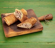 Блины с мясом и сметаной