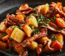 Картофель жареный с лисичками