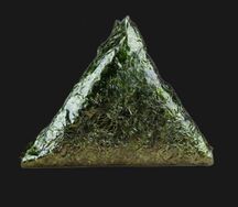 Онигири Лосось в соусе сладкий чили