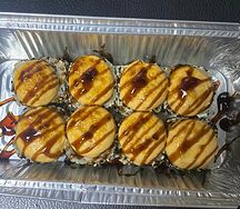 Ролл Запеченный в кунжуте с креветкой под сырным соусом