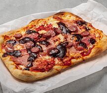 Мясная римская пицца с соусом барбекю