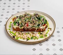 Тост с фалафелем и чукой