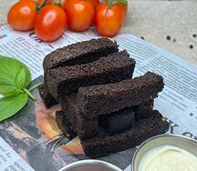 Гренки бородинские с чесночным соусом