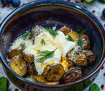 Картофель печеный с пармезаном и яйцом пашот