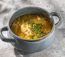 Суп с цыплёнком и домашней лапшой 