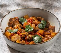 Ягненок, жаренный по-домашнему с картофелем
