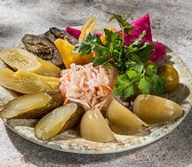 Соленья по-бакински ассорти
