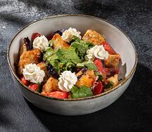 Теплый салат с баклажанами, томатами и творожным сыром