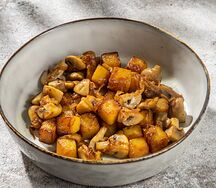 Картофель, жаренный с грибами и луком