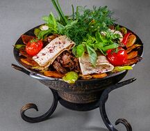 Садж Ассорти из баранины, телятины и цыпленка