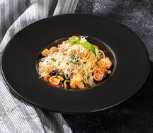 Паста с тигровыми креветками