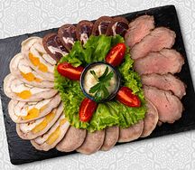 Ассорти из мясных деликатесов