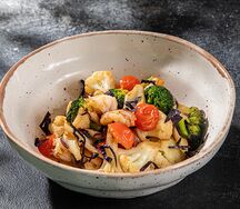 Рагу из кальмаров и тигровых креветок