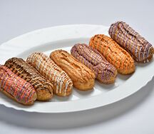 Эклеры в ассортименте