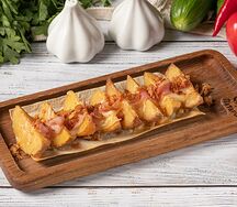 Картофель с грузинскими сырами и беконом