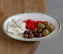 Оливки, маринованные перцы, фета