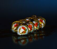 Жареный ролл с курицей