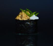 Гункан с курицей острый