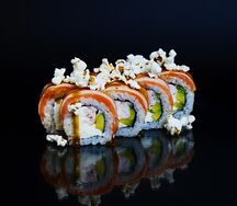 Опаленный ролл с апельсиновой карамелью