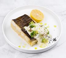 Палтус с кускусом и соусом сливочный порей