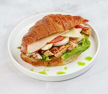Круассан А-ля Цезарь с курицей