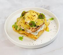 Картофельная вафля с курицей на гриле