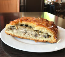 Пирог с курицей и грибами