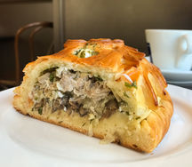 Пирог с кроликом и грибами