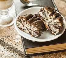 Булочка с маком