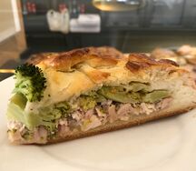 Пирог с курицей и брокколи