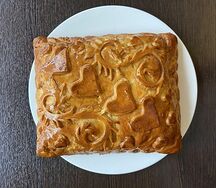 Пирог с куриными сердечками и капустой