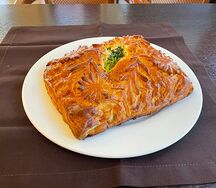 Пирог с курицей, брокколи и сливочным сыром