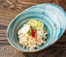 Оливье  с крабовым мясом и икрой тобико