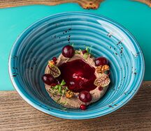Паштет из куриной печени с северными ягодами и чиабаттой