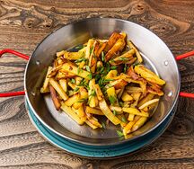 Жареный картофель по-домашнему с луком
