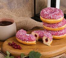 Донат Ягодный микс