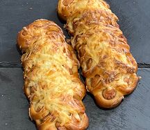 Сосиска под сыром моцарелла